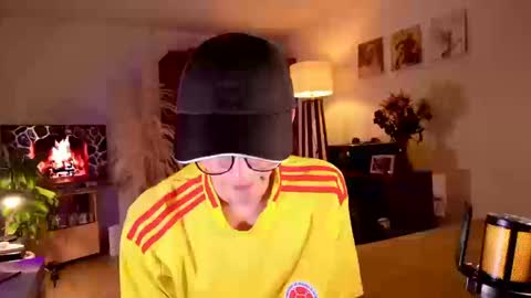 Snapshot of mr_evan1 chatting on 09.25.25 Mr Evans online show from 09.25.25