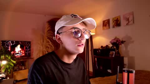 Snapshot of mr_evan1 chatting on 10.04.25 Mr Evans online show from 10.04.25