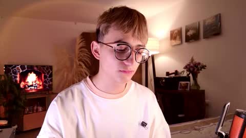 Snapshot of mr_evan1 chatting on 10.12.25 Mr Evans online show from 10.12.25