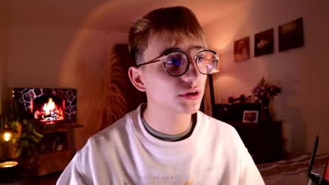 Snapshot of mr_evan1 chatting on 10.13.25 Mr Evans online show from 10.13.25