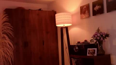 Snapshot of mr_evan1 chatting on 10.15.25 Mr Evans online show from 10.15.25