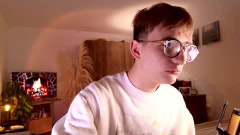 Snapshot of mr_evan1 chatting on 10.17.25 Mr Evans online show from 10.17.25