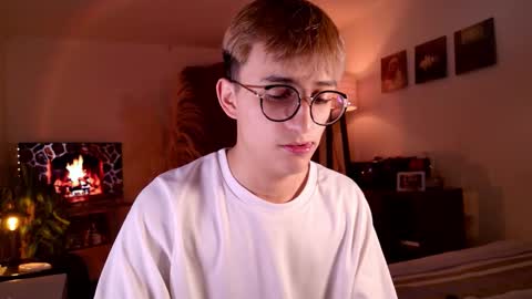 Snapshot of mr_evan1 chatting on 10.20.25 Mr Evans online show from 10.20.25