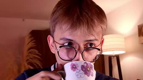 Snapshot of mr_evan1 chatting on 10.21.25 Mr Evans online show from 10.21.25