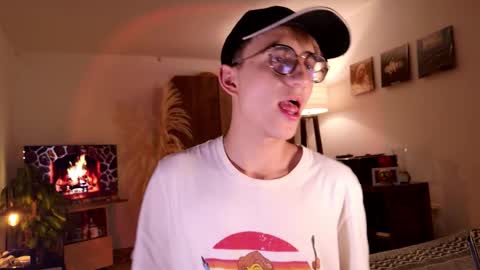 Snapshot of mr_evan1 chatting on 10.22.25 Mr Evans online show from 10.22.25