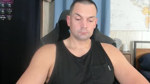 Snapshot of mr_mac69 chatting on 12.16.25 Cam online show from 12.16.25