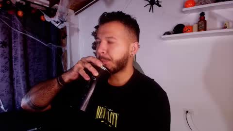 MIKEE online show from 10.29.25