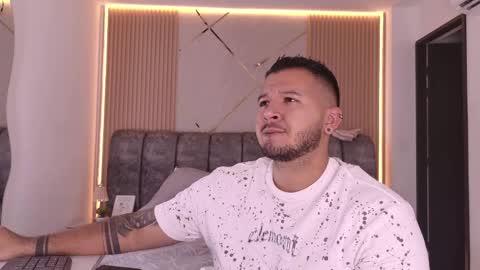 MIKEE online show from 05.10.26