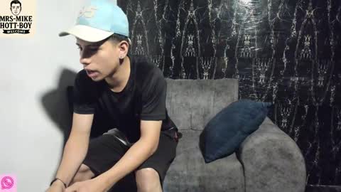 Snapshot of mr_mikehott_8 chatting on 12.16.25 mr_mikehott_8 online show from 12.16.25