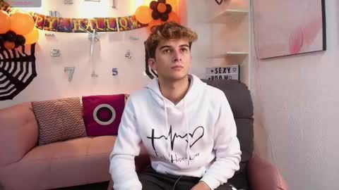 Snapshot of mr_williseo chatting on 10.12.25 williseo online show from 10.12.25