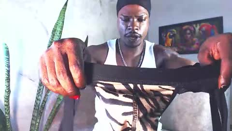 Snapshot of mrbyronstallion chatting on 10.11.25 byron online show from 10.11.25