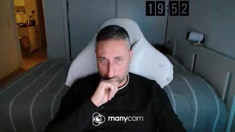 Snapshot of mrdr0o0o chatting on 11.22.25 mrdr0o0o online show from 11.22.25