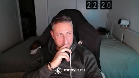 Snapshot of mrdr0o0o chatting on 12.14.25 mrdr0o0o online show from 12.14.25