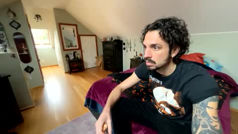 Snapshot of mrfanceypants chatting on 11.18.25 mrfanceypants online show from 11.18.25