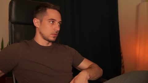 Snapshot of mrgreeneyes01 chatting on 02.24.26 juan luis online show from 02.24.26