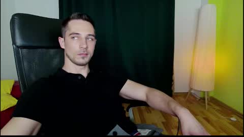 Snapshot of mrgreeneyes01 chatting on 02.25.26 juan luis online show from 02.25.26