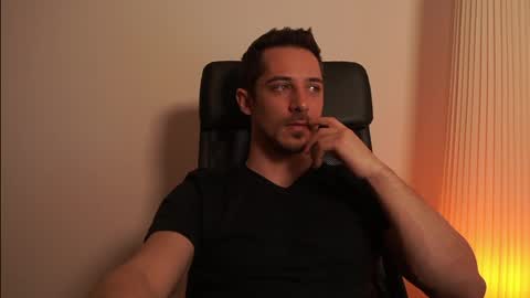 Snapshot of mrgreeneyes01 chatting on 03.24.26 juan luis online show from 03.24.26