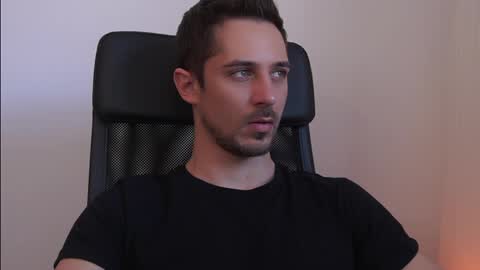 Snapshot of mrgreeneyes01 chatting on 03.26.26 juan luis online show from 03.26.26