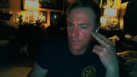 Snapshot of mrmurdoch chatting on 10.21.25 Mr. Murdoch online show from 10.21.25