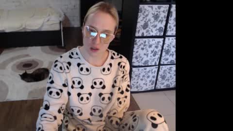Snapshot of mrsluck chatting on 03.30.26 Sasha online show from 03.30.26