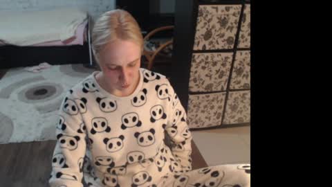Snapshot of mrsluck chatting on 04.06.26 Sasha online show from 04.06.26