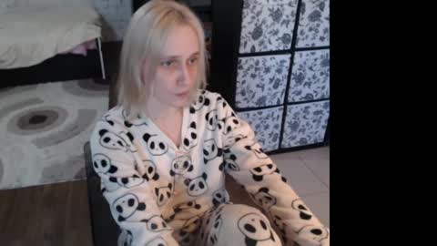 Snapshot of mrsluck chatting on 04.12.26 Sasha online show from 04.12.26