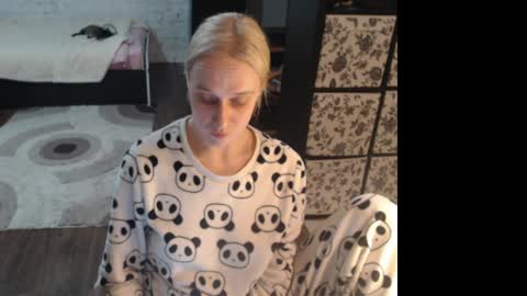 Snapshot of mrsluck chatting on 04.14.26 Sasha online show from 04.14.26