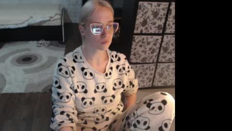 Snapshot of mrsluck chatting on 04.16.26 Sasha online show from 04.16.26