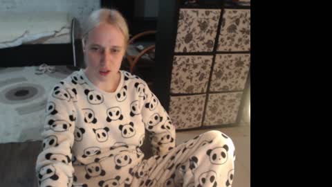 Snapshot of mrsluck chatting on 04.16.26 Sasha online show from 04.16.26