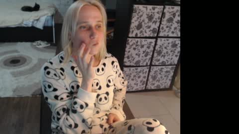 Snapshot of mrsluck chatting on 04.23.26 Sasha online show from 04.23.26
