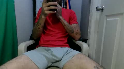 Snapshot of mrstretchlong chatting on 11.04.25 mrstretchlong online show from 11.04.25