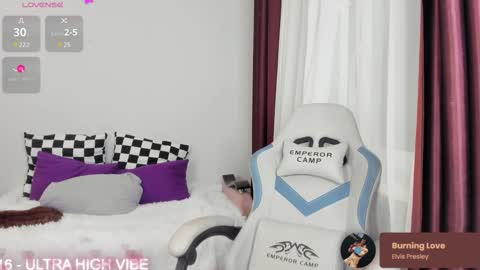 Snapshot of ms_allison chatting on 12.04.24 Allison online show from 12.04.24