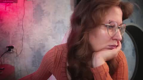 Snapshot of ms_allison chatting on 12.16.25 Allison online show from 12.16.25