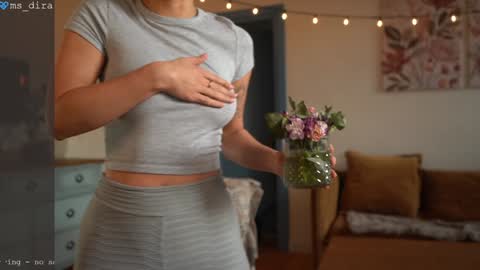 Snapshot of ms_dira chatting on 02.10.26 dira and the riru tribe online show from 02.10.26