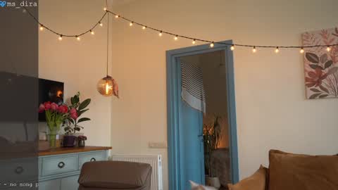 Snapshot of ms_dira chatting on 03.10.26 dira and the riru tribe online show from 03.10.26