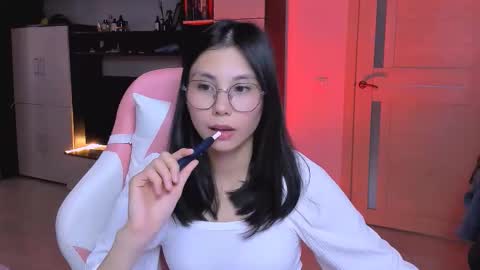 Snapshot of ms_emily_ chatting on 10.09.25 ms_emily_ online show from 10.09.25