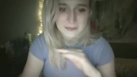 Snapshot of msclairewhatever chatting on 09.12.25 msclairewhatever online show from 09.12.25