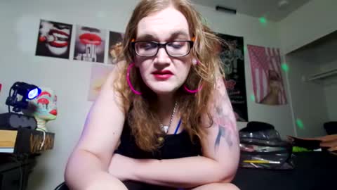 Snapshot of mscuntyluxxe chatting on 09.23.25 Cunty Luxxe online show from 09.23.25