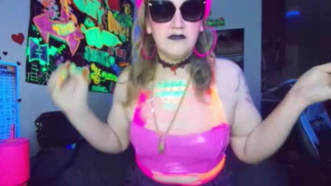 Snapshot of mscuntyluxxe chatting on 10.14.25 Cunty Luxxe online show from 10.14.25