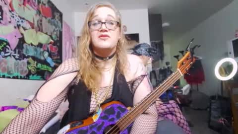 Snapshot of mscuntyluxxe chatting on 10.28.25 Cunty Luxxe online show from 10.28.25