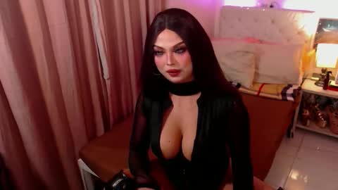 Snapshot of msgoldencum chatting on 10.23.25 MSGOLDENCUM online show from 10.23.25
