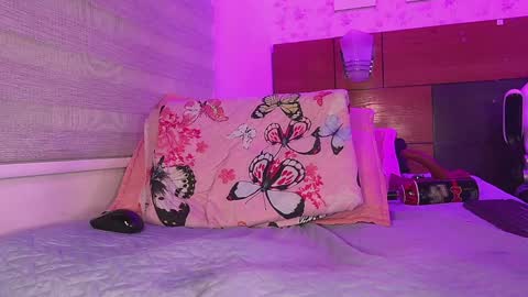 Manuela  online show from 02.05.25