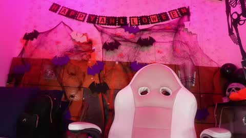 Manuela  online show from 10.16.25