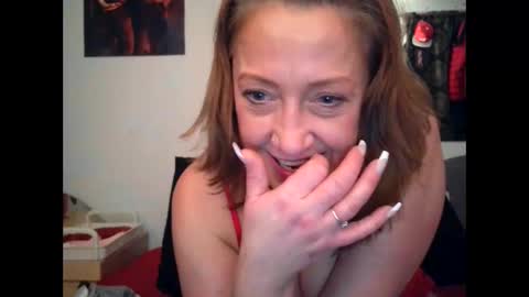 Snapshot of mswhitney618 chatting on 12.19.25 mswhitney618 online show from 12.19.25