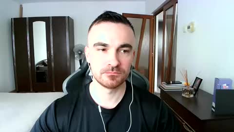Snapshot of mu5clemania chatting on 06.04.26 Victor online show from 06.04.26