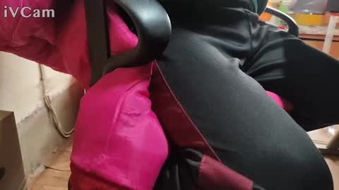 Snapshot of muchachosam chatting on 12.08.24 zenon online show from 12.08.24