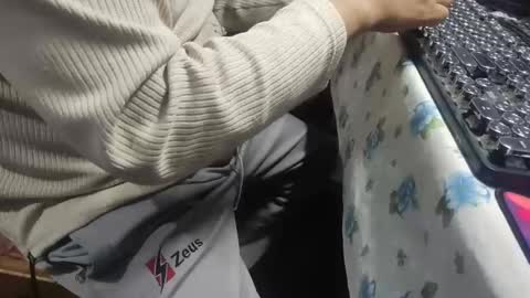 Snapshot of muchachosam chatting on 09.19.25 zenon online show from 09.19.25