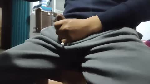 Snapshot of muchachosam chatting on 11.02.25 zenon online show from 11.02.25