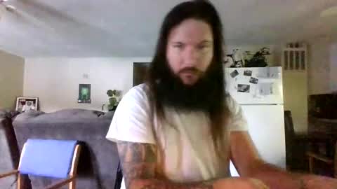 Snapshot of mudge chatting on 12.31.24 Mudge online show from 12.31.24