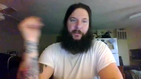 Snapshot of mudge chatting on 01.01.25 Mudge online show from 01.01.25